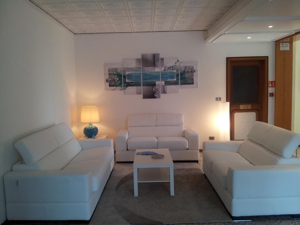 Hotel Moreri غرادو المظهر الخارجي الصورة